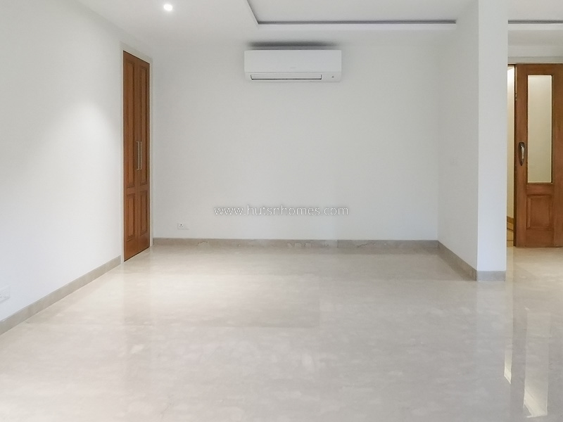 4 BHK Duplex For Rent in West End Colony