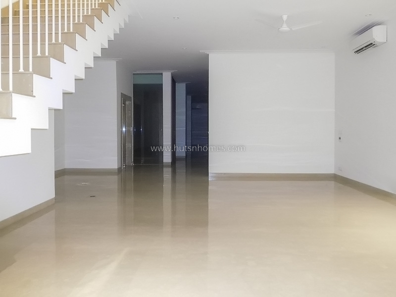 4 BHK Duplex For Rent in West End Colony