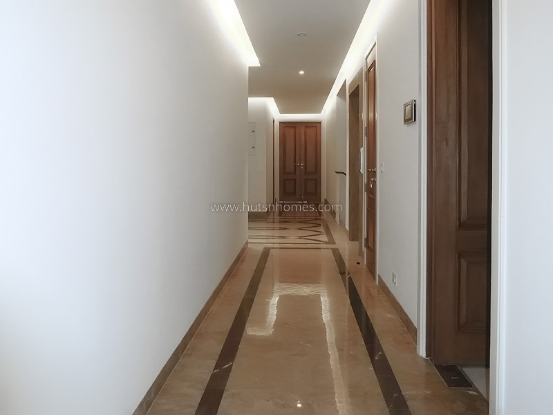 4 BHK Duplex For Rent in West End Colony