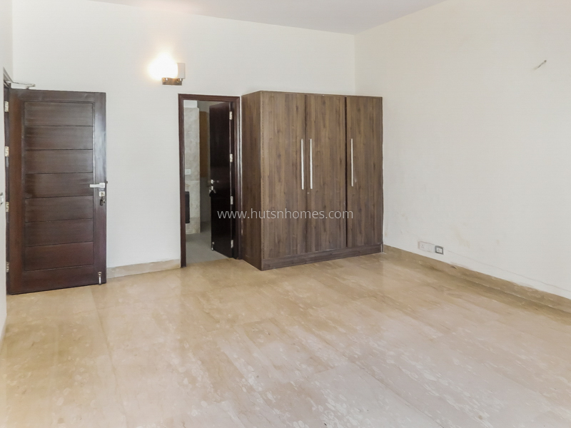 4 BHK House For Rent in Defence Colony