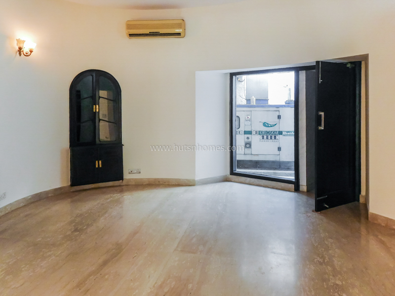 4 BHK House For Rent in Defence Colony