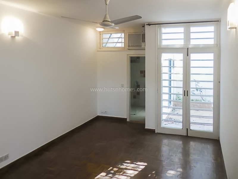 4 BHK Flat For Rent in Vasant Kunj