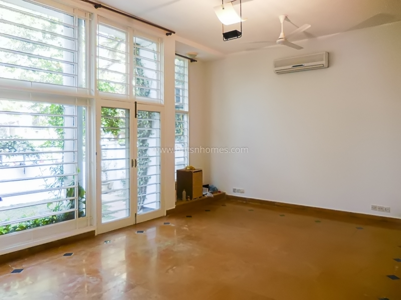 4 BHK Flat For Rent in Vasant Kunj