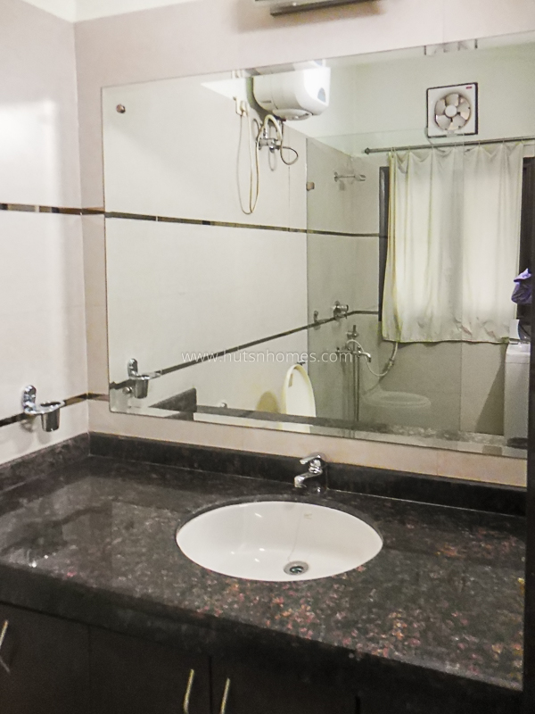 1 BHK Flat For Rent in Defence Colony