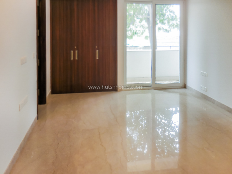 4 BHK Flat For Rent in Defence Colony