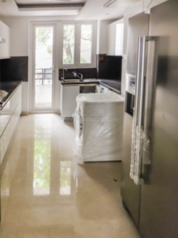 4 BHK Flat For Rent in Defence Colony