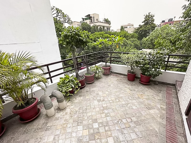 2 BHK Flat For Rent in Defence Colony