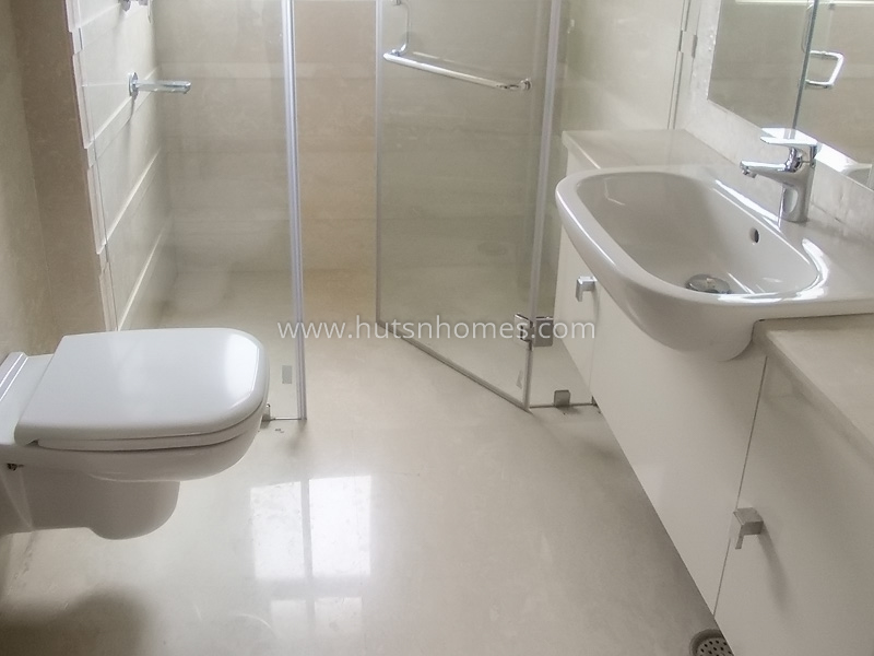 4 BHK Flat For Rent in Defence Colony