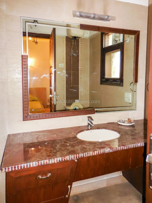 5 BHK Flat For Rent in Panchsheel Park