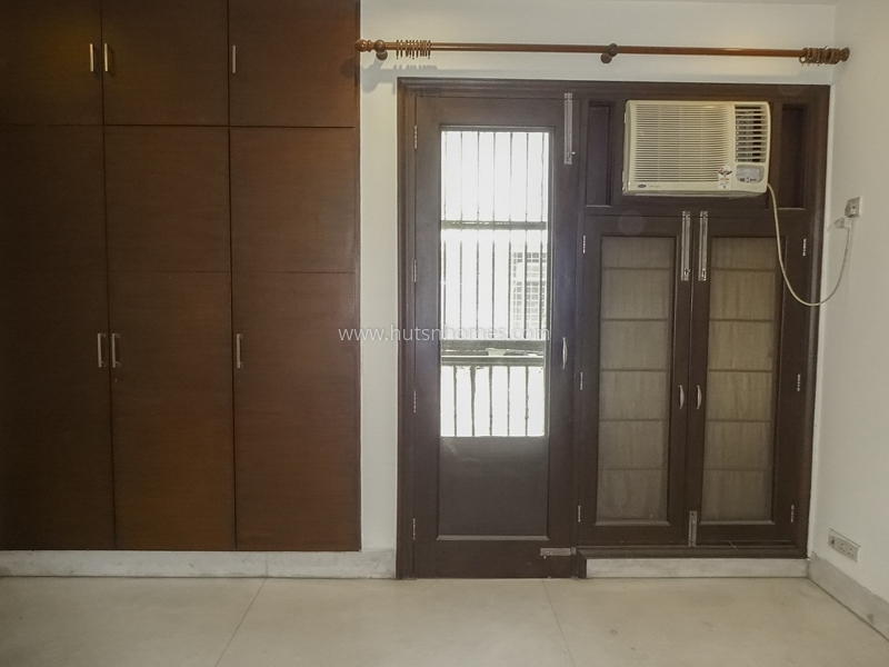 4 BHK Flat For Sale in Friends Colony East