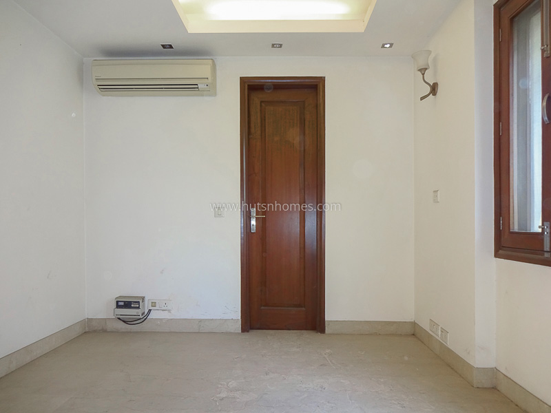 3 BHK Flat For Sale in Defence Colony