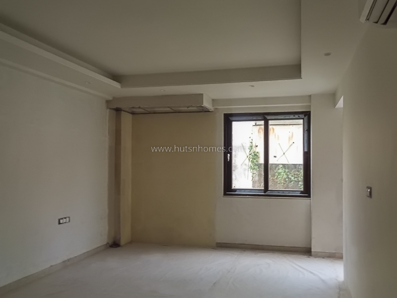 3 BHK Flat For Sale in Sarvapriya Vihar