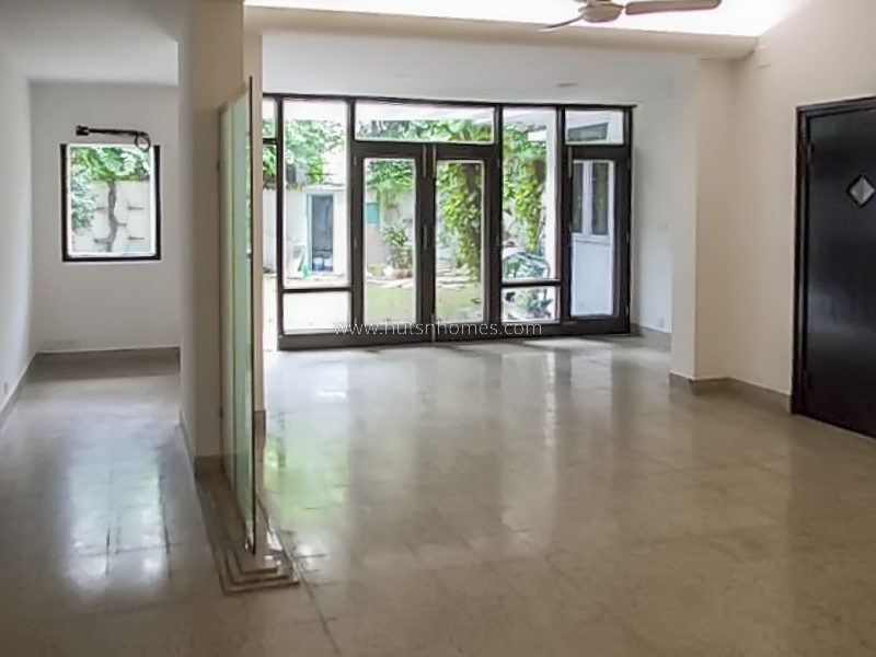 8 BHK House For Sale in Golf Links