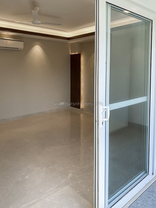 4 BHK Flat For Sale in Nizamuddin East