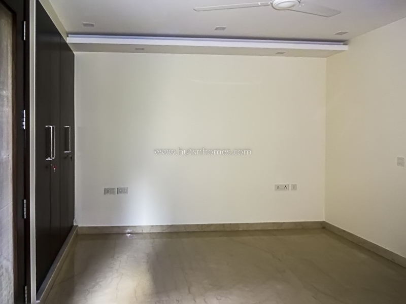 4 BHK Flat For Sale in New Friends Colony