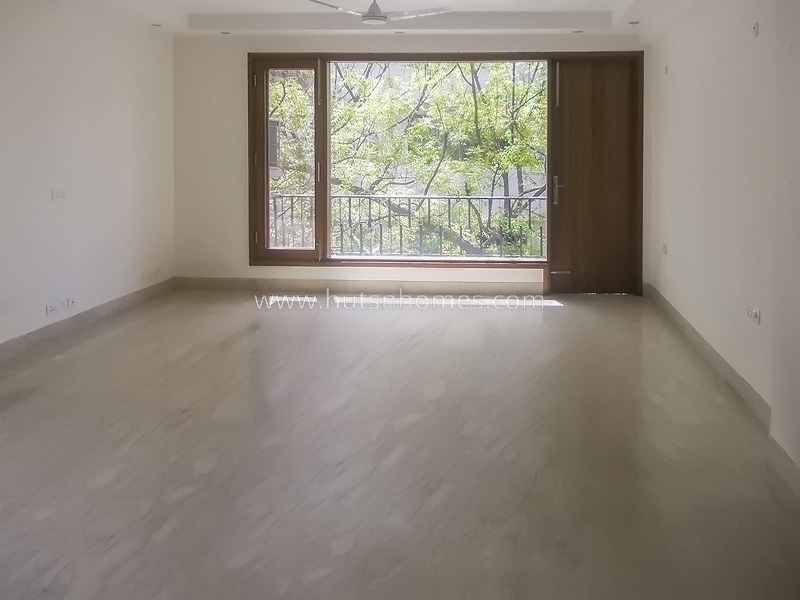 4 BHK Flat For Sale in Maharani Bagh