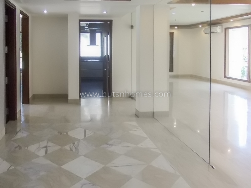 4 BHK Flat For Sale in Maharani Bagh