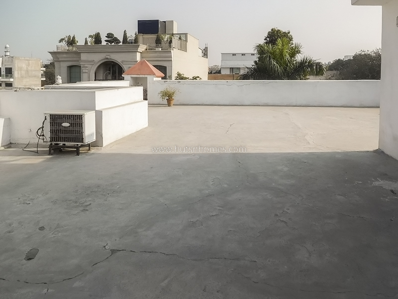 4 BHK Flat For Sale in Maharani Bagh