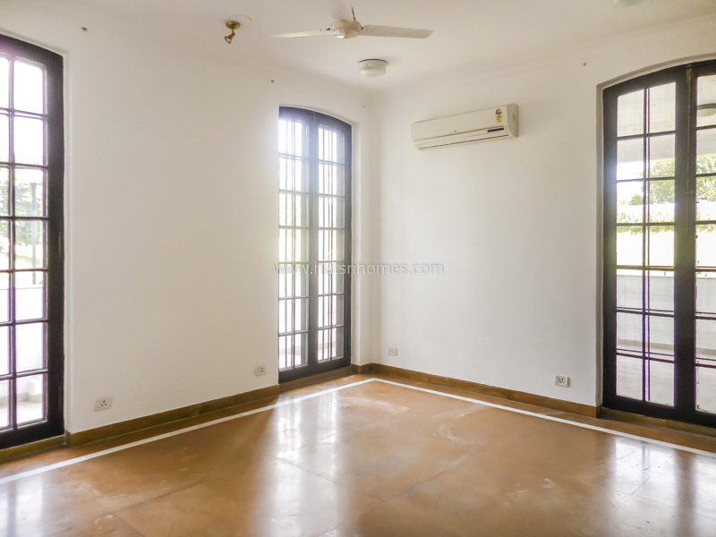 6 BHK Farm House For Rent in Rajokri