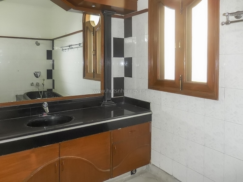 4 BHK Duplex For Rent in Shanti Niketan