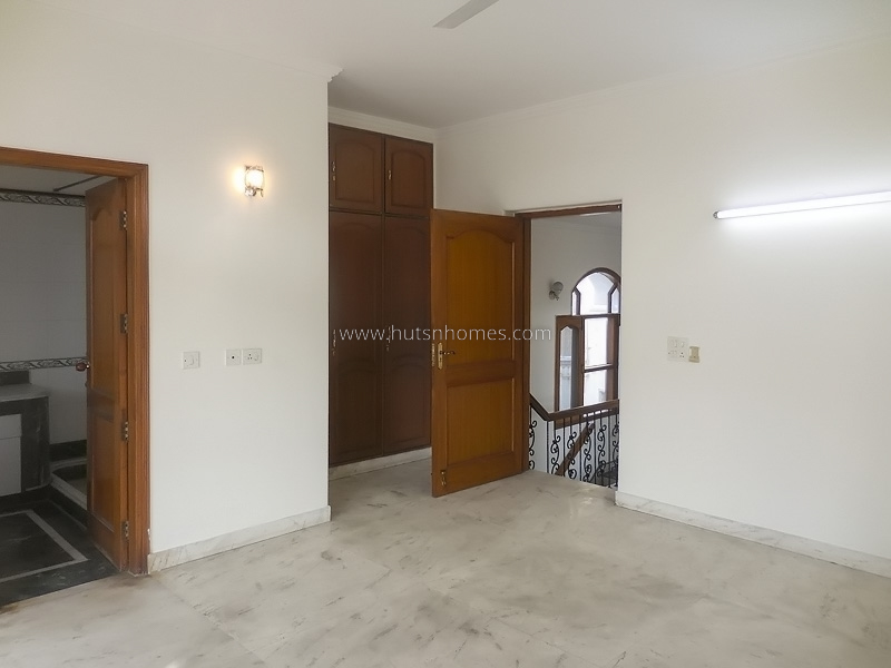 4 BHK Duplex For Rent in Shanti Niketan