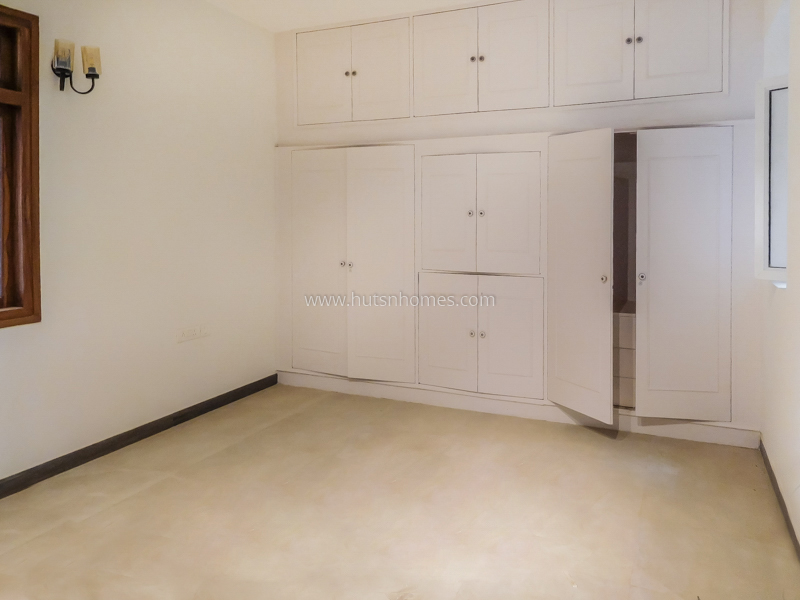 5 BHK House For Rent in Golf Links