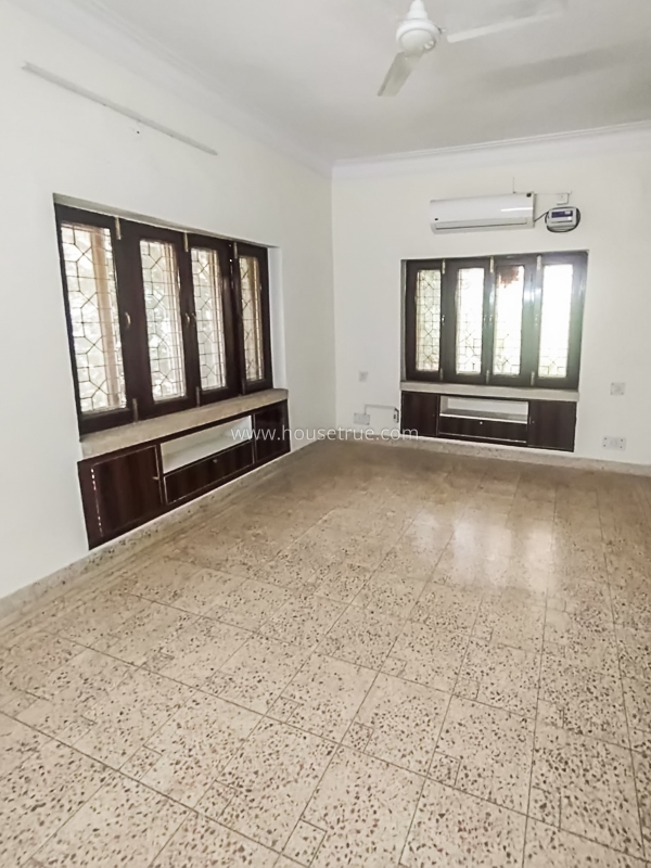 4 BHK Flat For Rent in Safdarjung Enclave