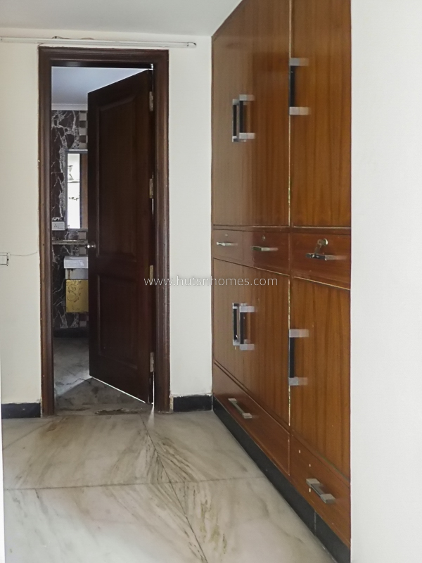 4 BHK Flat For Rent in New Friends Colony