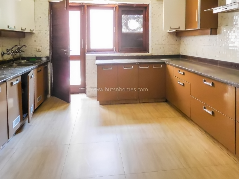 16 BHK Entire-Building For Rent in New Friends Colony