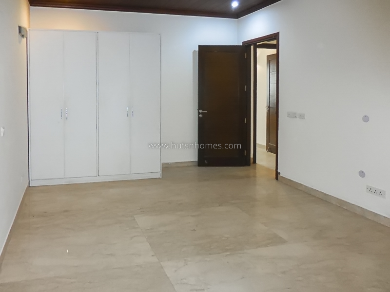 3 BHK Flat For Rent in West End Colony