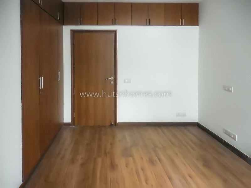 3 BHK Flat For Rent in Defence Colony