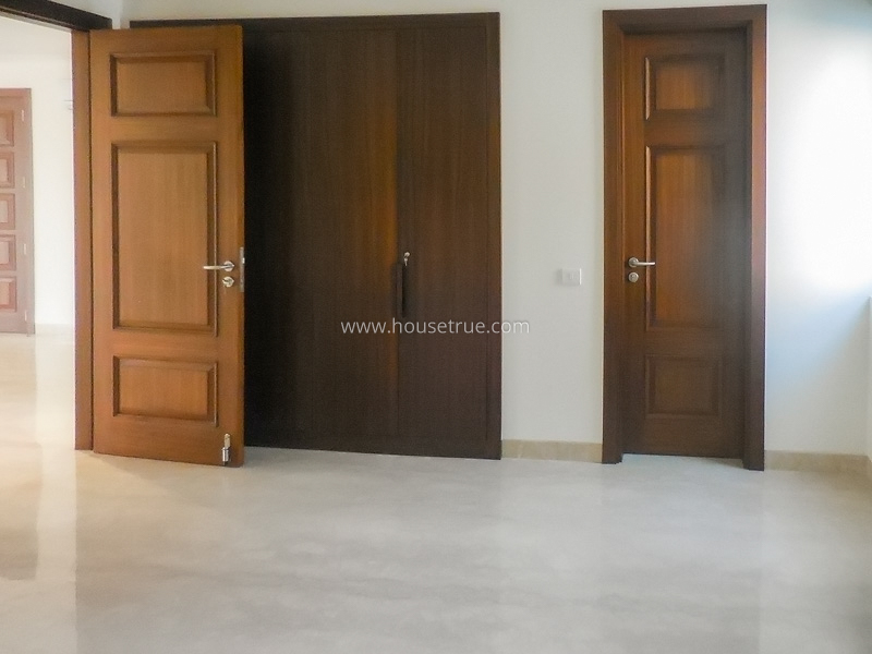 3 BHK Flat For Rent in Defence Colony