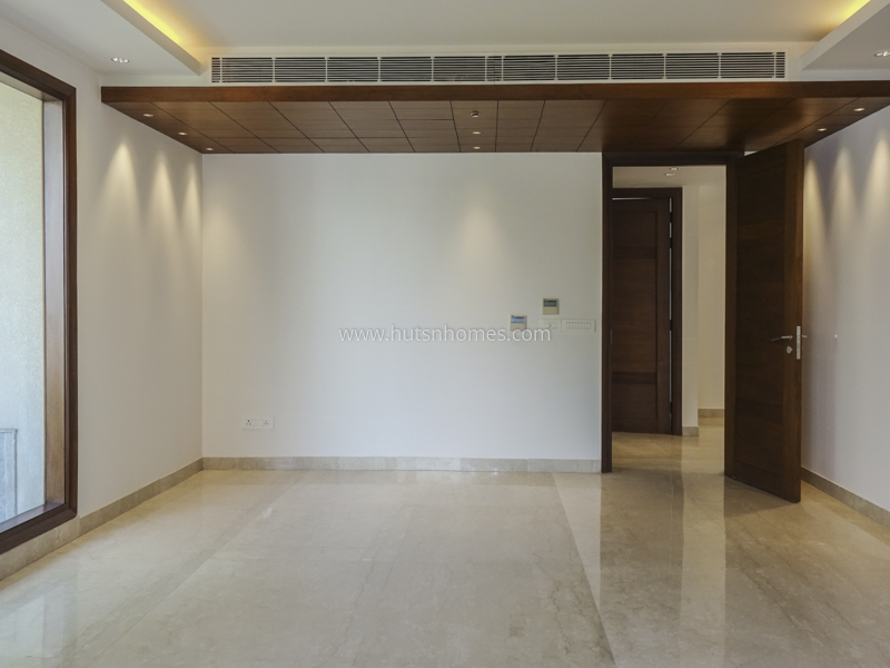 5 BHK Flat For Sale in Maharani Bagh